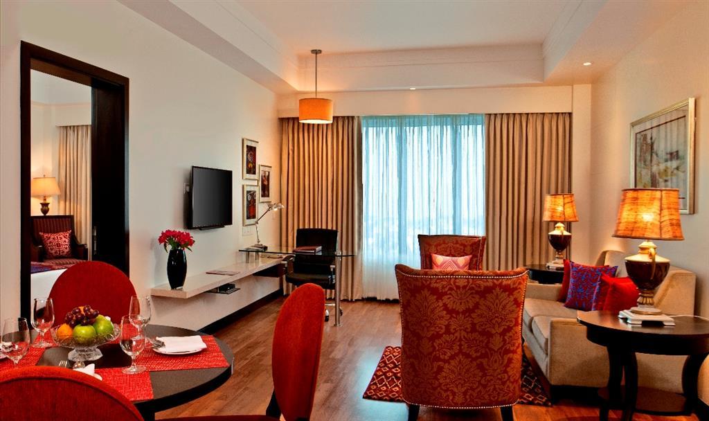 포춘 Jp 팰리스 호텔 마이소르 객실 사진 Suite at the Taj Bengal