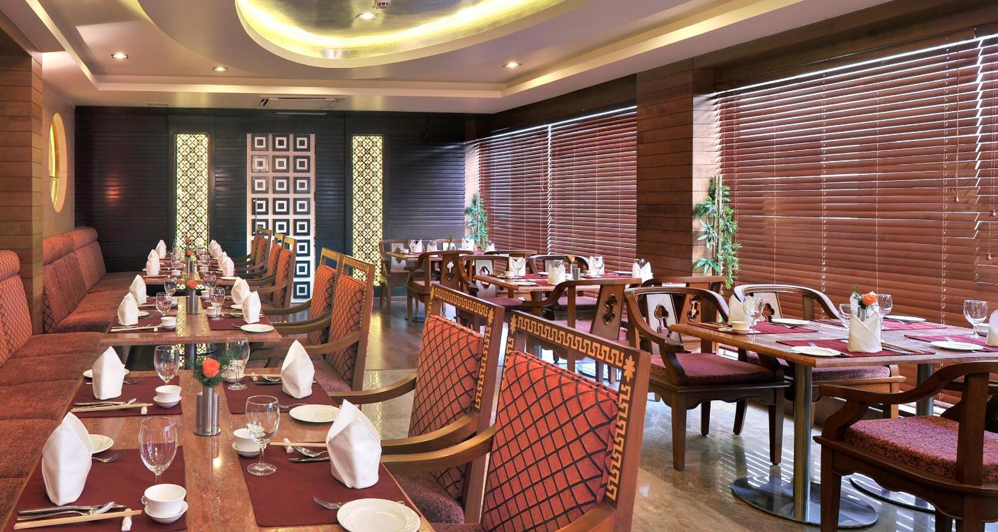 포춘 Jp 팰리스 호텔 마이소르 외부 사진 The restaurant