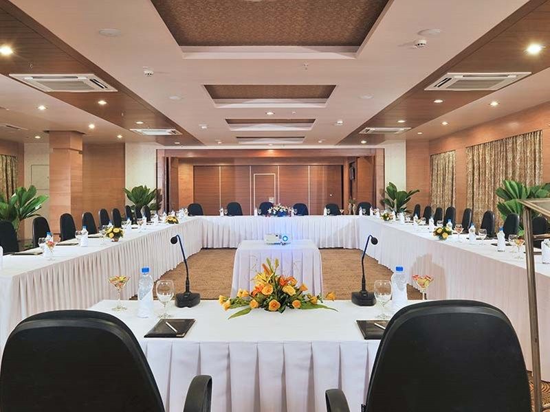 포춘 Jp 팰리스 호텔 마이소르 외부 사진 The meeting room of the ASEAN Secretariat