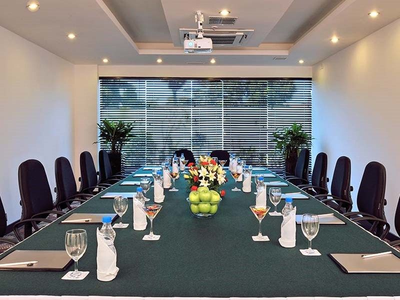 포춘 Jp 팰리스 호텔 마이소르 외부 사진 Meeting room
