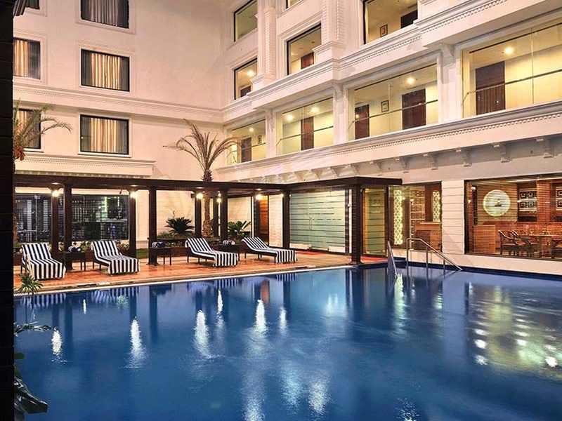 포춘 Jp 팰리스 호텔 마이소르 외부 사진 The pool at the hotel