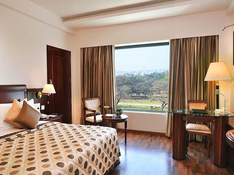포춘 Jp 팰리스 호텔 마이소르 외부 사진 A room at The Oberoi, Gurgaon