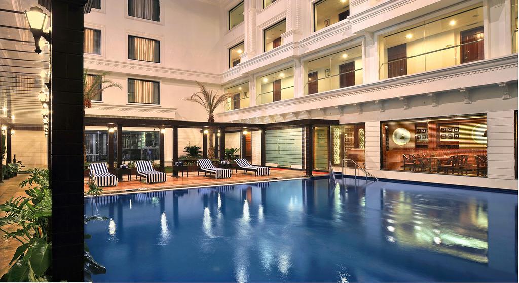 포춘 Jp 팰리스 호텔 마이소르 외부 사진 The pool at the hotel