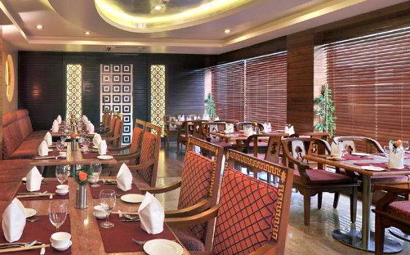 포춘 Jp 팰리스 호텔 마이소르 외부 사진 The restaurant