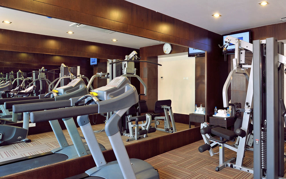 포춘 Jp 팰리스 호텔 마이소르 외부 사진 The gym at the hotel